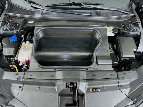 Used 2023 Hyundai Ioniq 6 Limited image 35