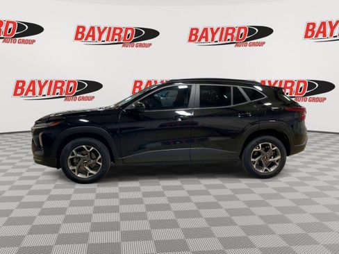 Used 2024 Chevrolet Trax LT w/ Sunroof Package FWD image 5