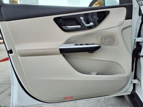 Used 2025 Mercedes-Benz GLC 300 image 13