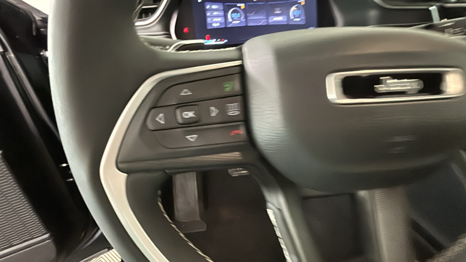 Used 2023 Jeep Grand Cherokee Laredo w/ Luxury Tech Group I AWD/4WD image 19