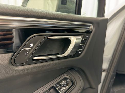 Used 2026 Porsche Macan Turbo image 9