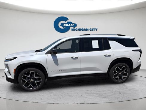 Used 2025 Chevrolet Traverse High Country FWD image 2