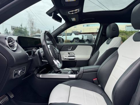 Used 2021 Mercedes-Benz GLB 35 AMG 4MATIC image 33