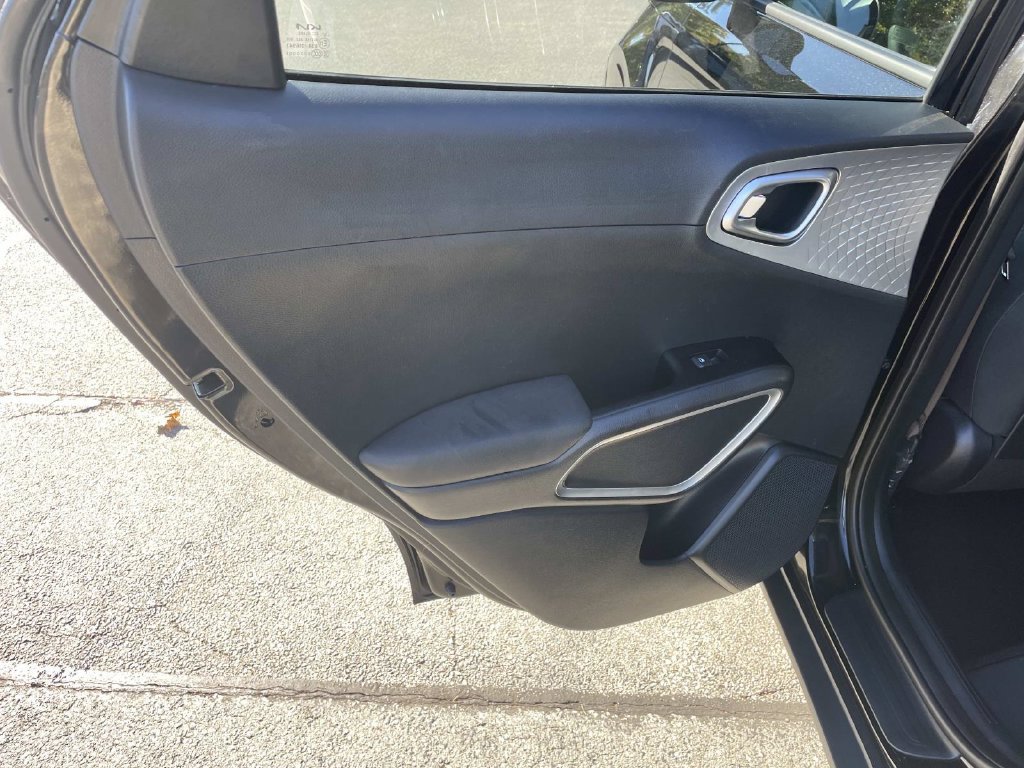 Used 2025 Kia Soul LX FWD image 15