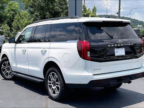 Certified 2025 Ford Expedition Active AWD/4WD image 5