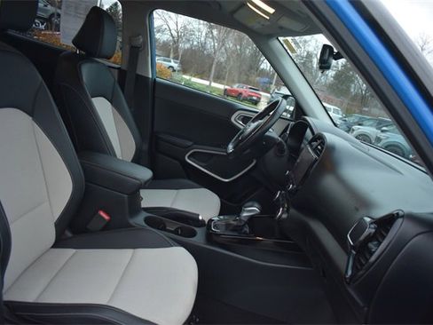 Used 2023 Kia Soul GT-Line image 12