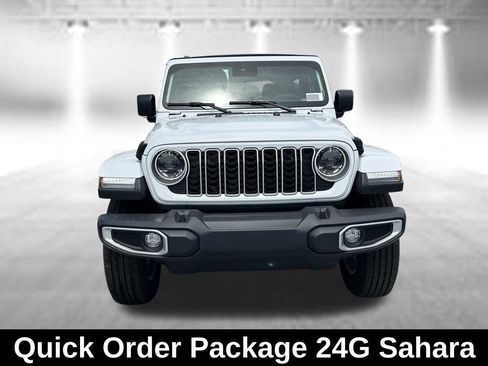 Used 2024 Jeep Wrangler Unlimited Sahara AWD/4WD image 3