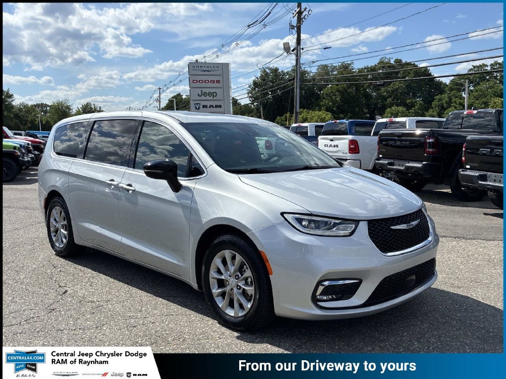 Used 2026 Chrysler Pacifica Limited FWD image 1
