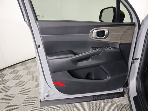 Used 2022 Kia Sorento EX w/ Panoramic Sunroof Package image 25
