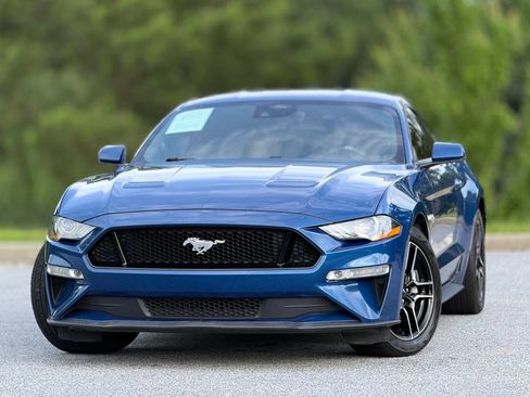 Used 2022 Ford Mustang GT RWD image 2