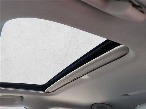 Used 2021 Nissan Sentra SR w/ SR Premium Package image 15