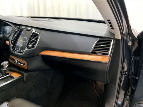 Used 2021 Volvo XC90 T6 Momentum w/ Advanced Package image 13