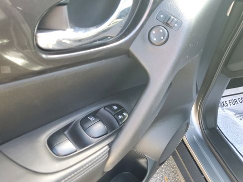 Used 2020 Nissan Rogue S w/ Special Edition Package image 18