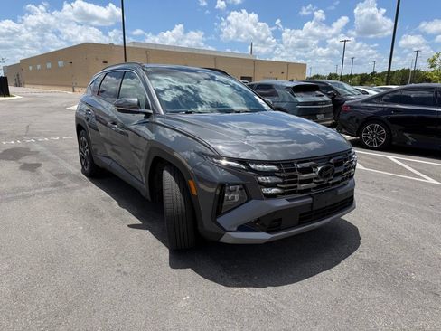 Used 2025 Hyundai Tucson Limited FWD image 3