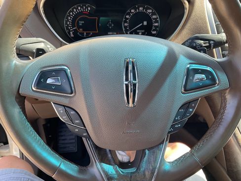 Used 2016 Lincoln MKX Reserve w/ Luxury Package image 19