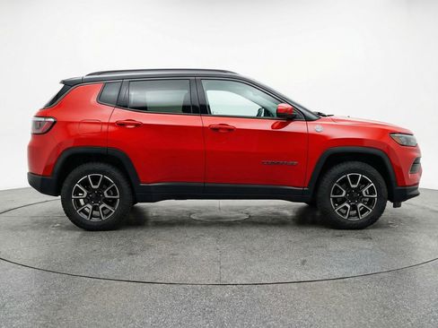 Used 2025 Jeep Compass Trailhawk w/ Trailer Tow Group AWD/4WD image 11