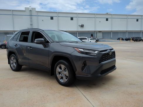 Used 2025 Toyota RAV4 XLE AWD/4WD image 3