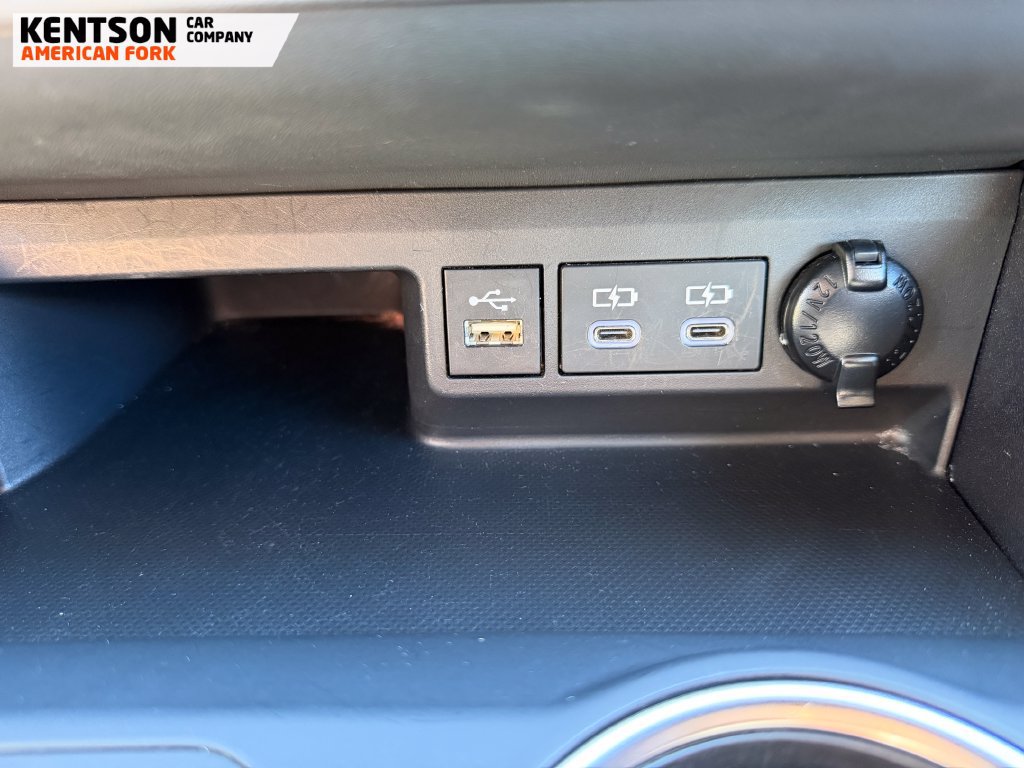 Used 2025 Toyota Highlander LE AWD/4WD image 24
