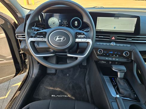 Used 2024 Hyundai Elantra SEL FWD image 9