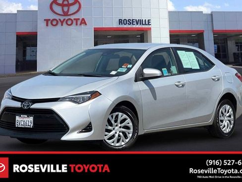 Used 2017 Toyota Corolla LE FWD image 1