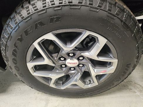 New 2026 GMC Sierra 1500 SLT w/ SLT Premium Plus Package image 17