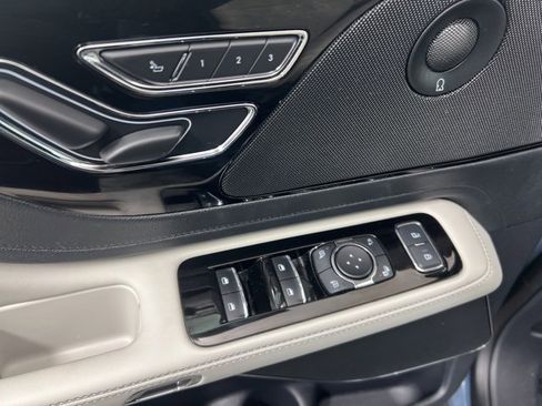 Certified 2025 Lincoln Aviator Reserve w/ Illumination Package image 15