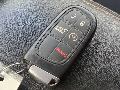 Used 2016 Jeep Cherokee Latitude w/ Comfort/Convenience Group AWD/4WD image 39