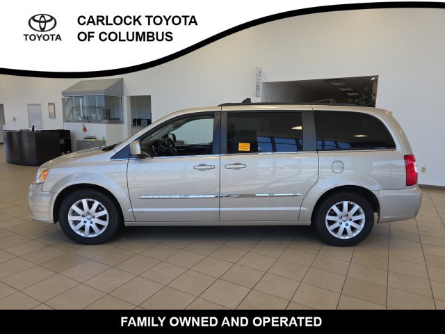 Used 2016 Chrysler Town & Country Touring FWD image 3