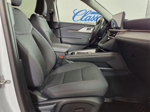 Used 2025 Ford Explorer Active image 10