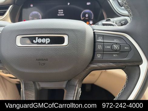 Used 2023 Jeep Grand Cherokee Limited w/ Trailer Tow Prep Group (B) AWD/4WD image 16