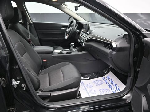 Used 2025 Nissan Altima 2.5 SV FWD image 18