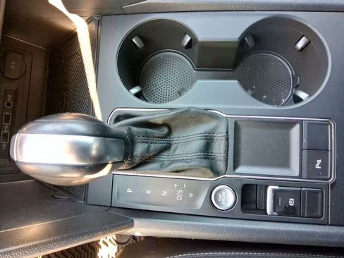 Used 2020 Volkswagen Atlas Cross Sport SE image 15