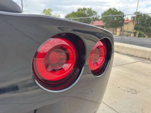 Used 2007 Chevrolet Corvette Z06 w/ Preferred Equipment Group RWD image 31