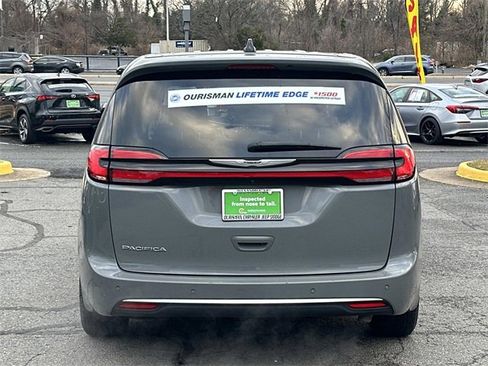Certified 2023 Chrysler Pacifica Touring-L image 3