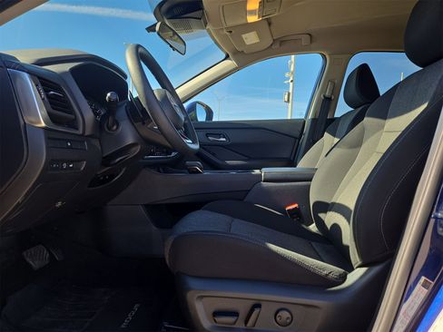 Used 2024 Nissan Rogue SV image 16