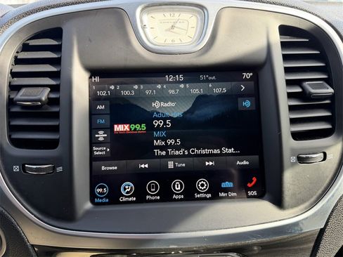 Used 2022 Chrysler 300 Touring w/ Sport Appearance Package image 28