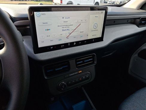 New 2025 Ford Maverick XLT image 12