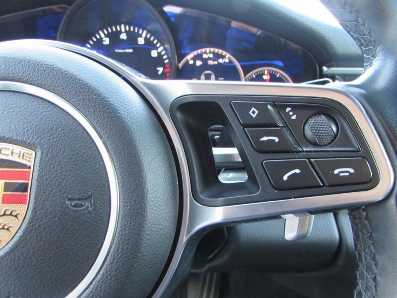Used 2018 Porsche Panamera image 14