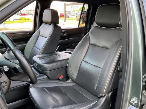 Used 2023 Chevrolet Suburban Premier RWD image 8