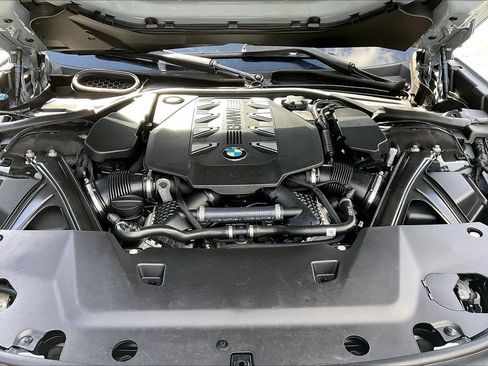 Used 2023 BMW 760i xDrive AWD/4WD image 31