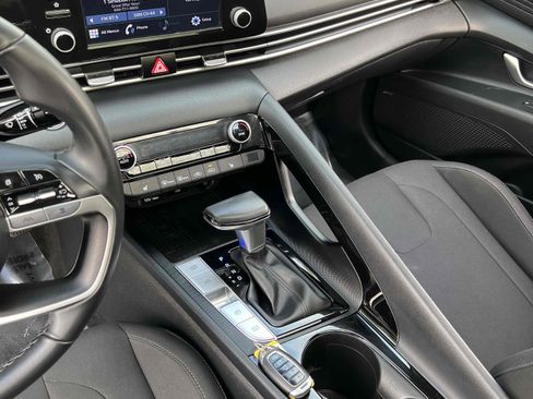 Used 2022 Hyundai Elantra SEL w/ Convenience + Premium Package image 26