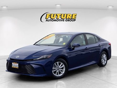 Used 2025 Toyota Camry LE FWD image 10