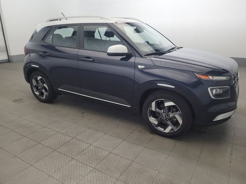 Used 2023 Hyundai Venue Limited w/ Cargo Package FWD image 11