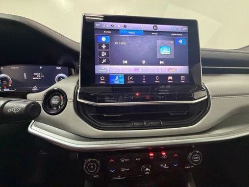 Certified 2025 Jeep Compass Limited w/ Elite Group AWD/4WD image 19