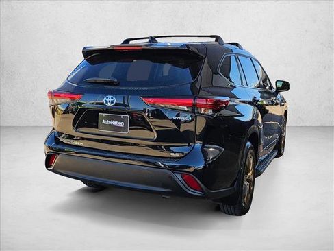 Used 2022 Toyota Highlander Bronze Edition image 5