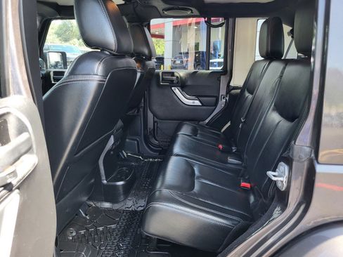 Used 2014 Jeep Wrangler Unlimited Rubicon AWD/4WD image 17