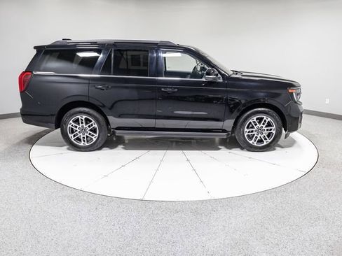 Used 2025 Ford Expedition Active image 32