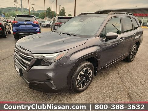 Used 2025 Subaru Forester Premium AWD/4WD image 4