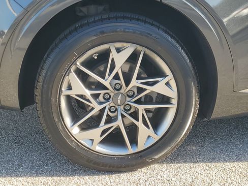 Used 2022 Genesis GV70 2.5T w/ Advanced Package image 10