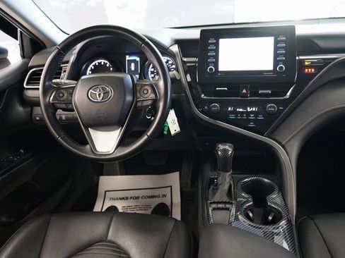 Used 2022 Toyota Camry SE image 9